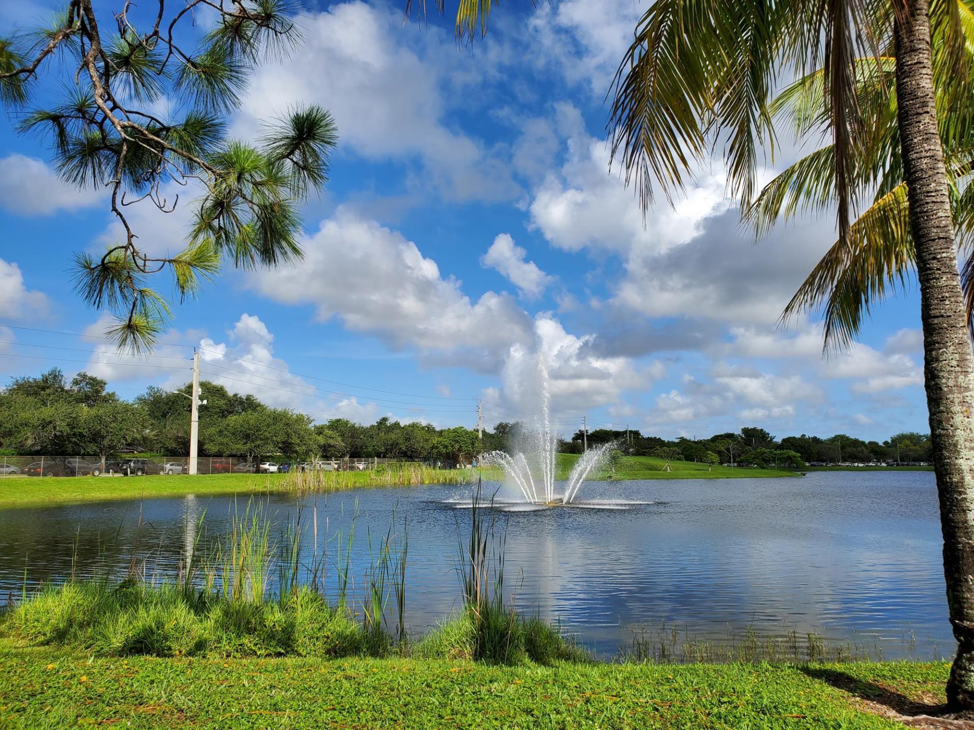 Central Park fountain in Plantation